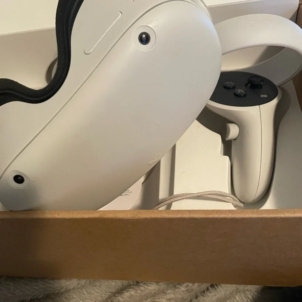 Oculus Quest 2 It’s White Been Used A Couple Times
